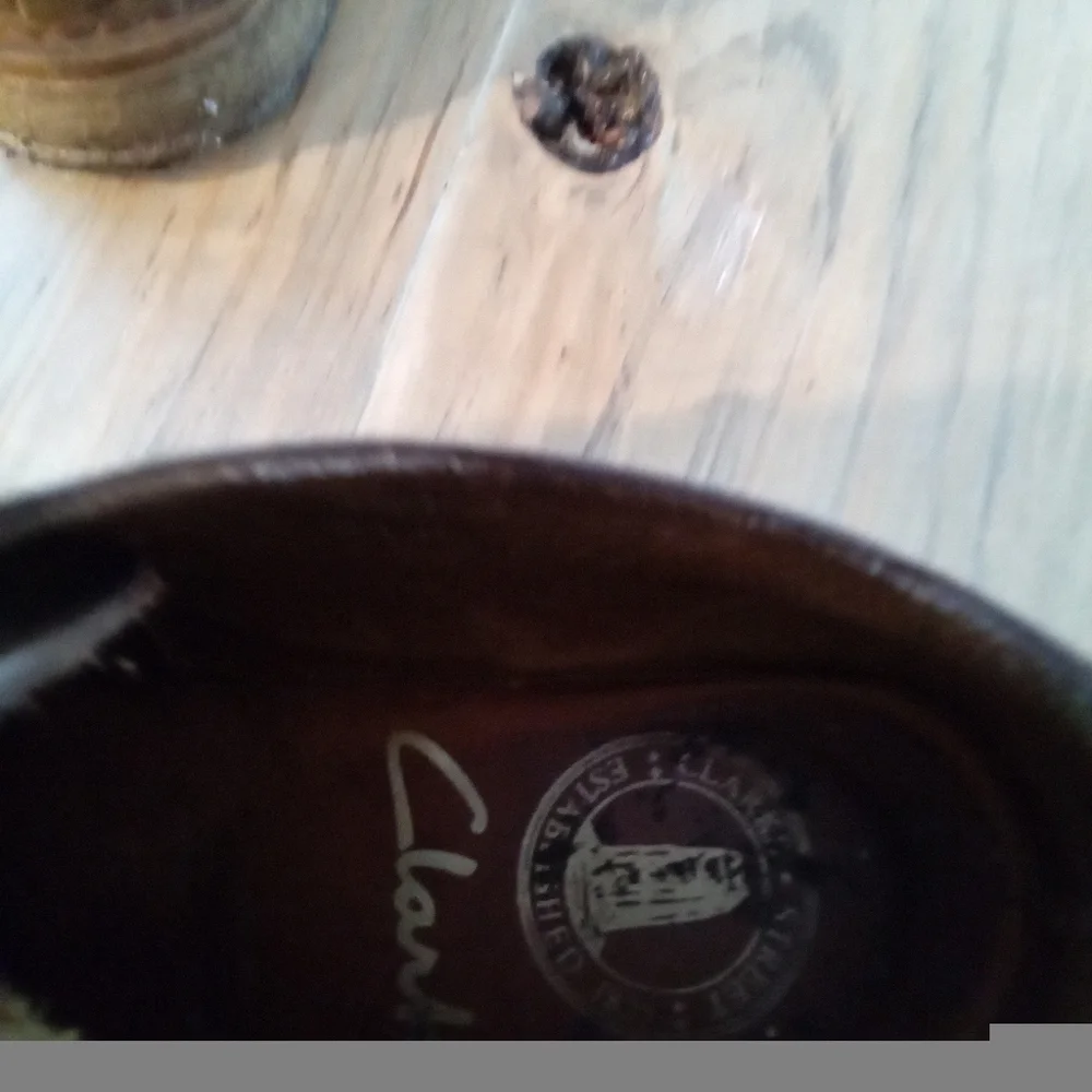 Clarks Desert Trek Chukka Boys 5 1/2 Women's Size 7.
